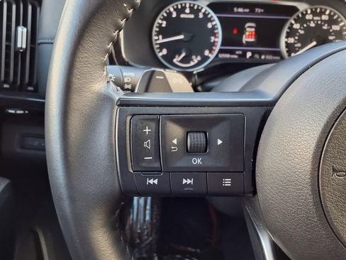 Used 2025 Nissan Pathfinder SV AWD/4WD image 13