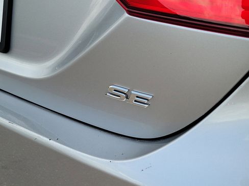 Used 2024 Toyota Camry SE image 10