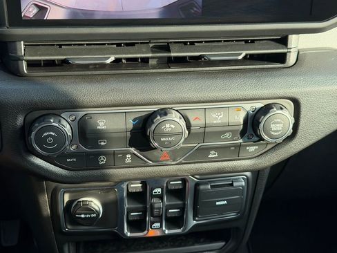 New 2026 Jeep Gladiator Sport image 17