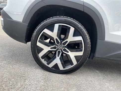 Used 2023 Volkswagen Taos SEL image 12