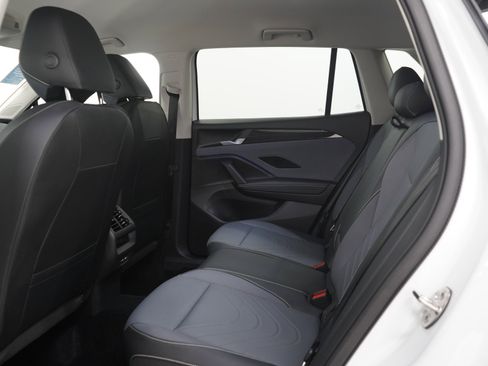Used 2026 Volkswagen Tiguan SE AWD/4WD image 15