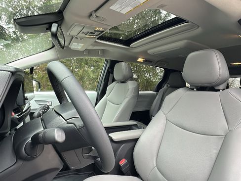 Used 2025 Toyota Sienna XLE w/ XLE Plus Package image 14