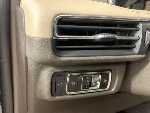 Used 2022 Lincoln Corsair Reserve image 17