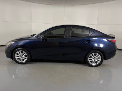 Used 2017 Toyota Yaris iA image 90