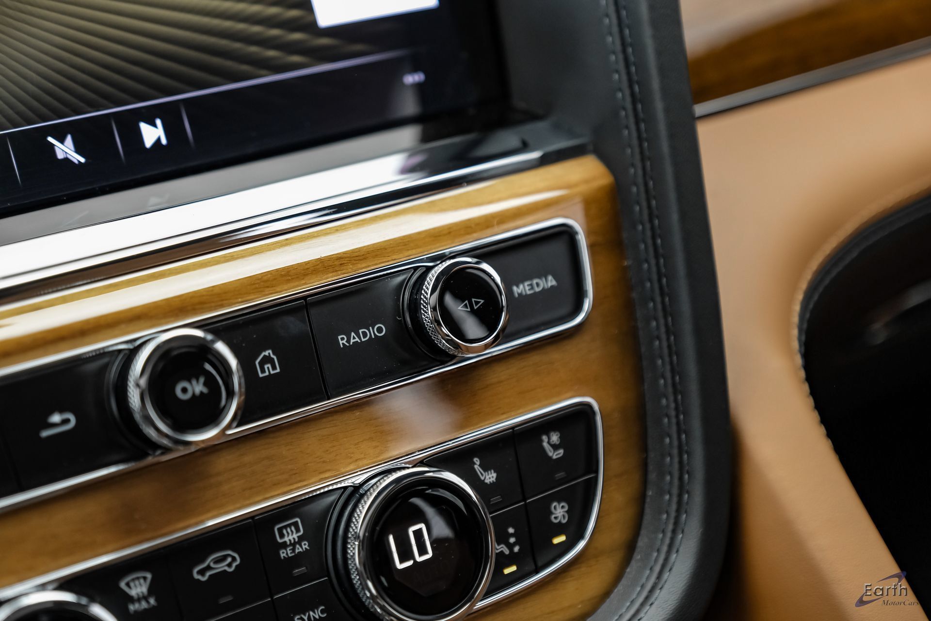 Used 2023 Bentley Bentayga Extended Wheelbase AWD/4WD image 62