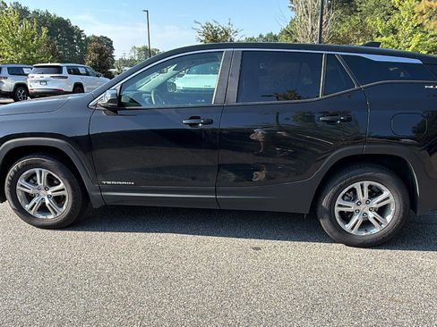 Used 2024 GMC Terrain SLE AWD/4WD image 11