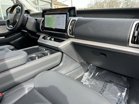 Used 2025 Ford Expedition Active image 20