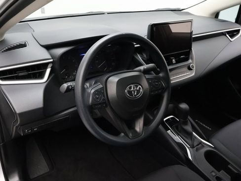 Used 2025 Toyota Corolla LE image 14