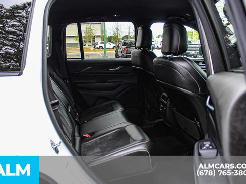 Used 2025 Jeep Grand Cherokee Altitude AWD/4WD image 18