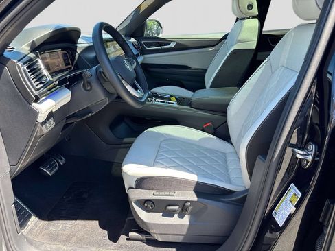Used 2025 Volkswagen Atlas Cross Sport SEL Premium R-Line AWD/4WD image 9