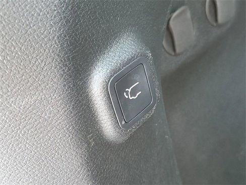 Used 2023 Jeep Cherokee Altitude Lux image 32
