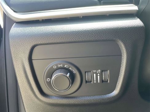 New 2025 Jeep Grand Cherokee L Laredo image 12