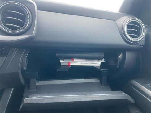 Used 2017 Toyota Tacoma TRD Sport w/ Tow Package (A/T) image 26