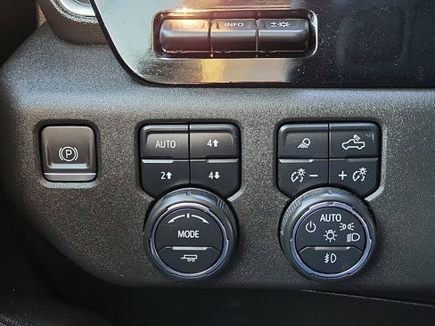 Used 2024 Chevrolet Silverado 2500 LTZ w/ LTZ Premium Texas Edition image 16