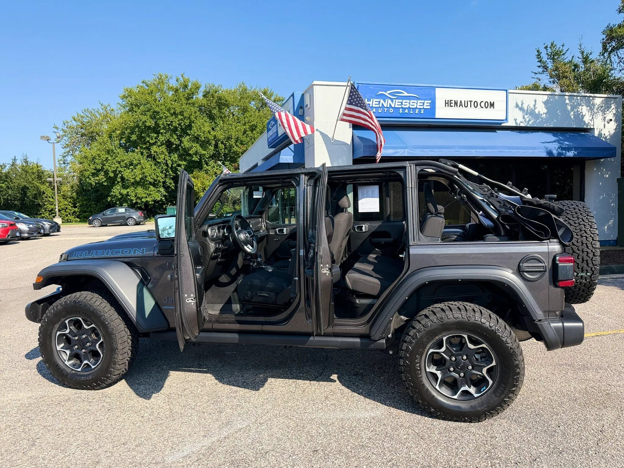 Used 2023 Jeep Wrangler Unlimited Rubicon 4xe w/ Cold Weather Group AWD/4WD image 13