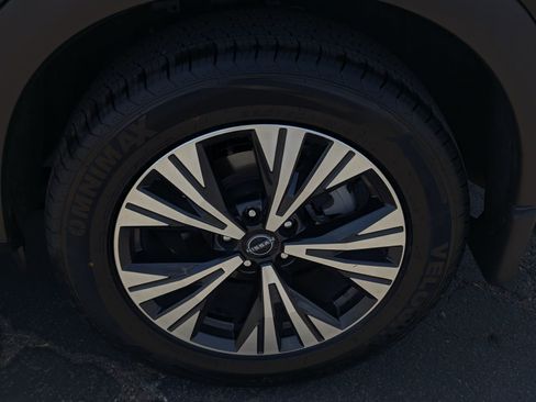Used 2023 Nissan Rogue SV FWD image 7