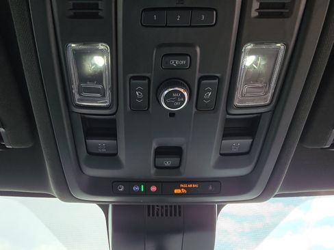 Used 2023 Chevrolet Suburban High Country w/ Premium Package 2 AWD/4WD image 32