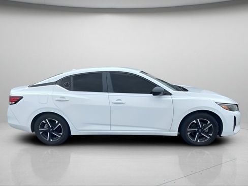Used 2024 Nissan Sentra SV FWD image 3