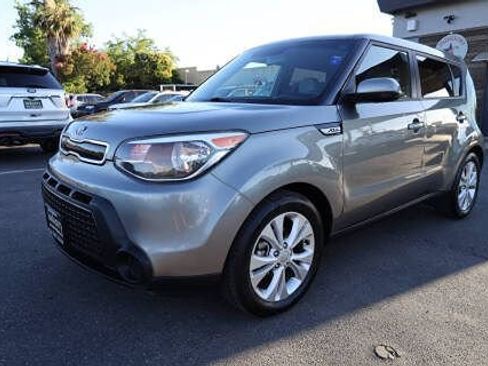 Used 2015 Kia Soul + FWD image 18