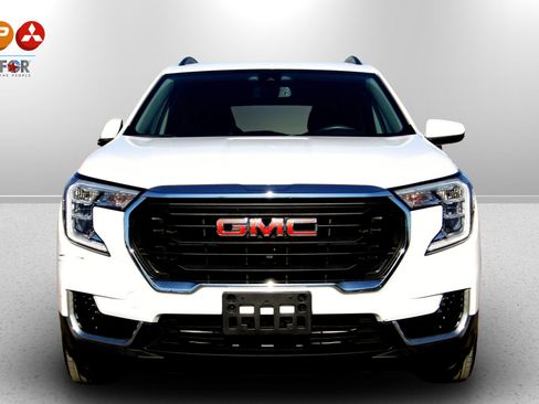 Used 2022 GMC Terrain SLE w/ Driver Convenience Package image 3