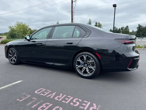 Used 2023 BMW i7 xDrive60 AWD/4WD image 7
