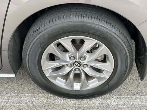 Used 2022 Toyota Sienna LE AWD/4WD image 5