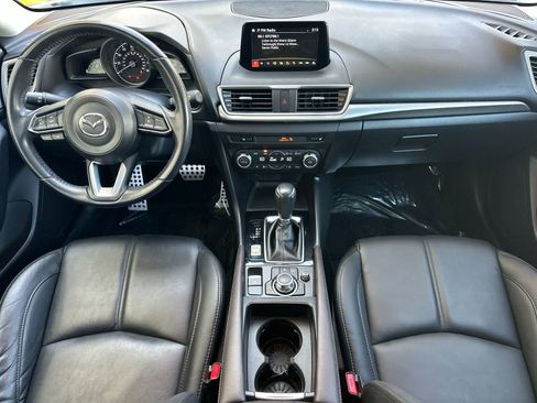 Used 2018 MAZDA MAZDA3 Touring FWD image 4