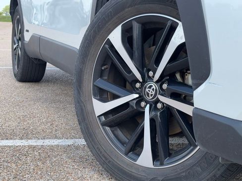 Used 2024 Toyota Corolla Cross XSE w/ Convenience Package image 2