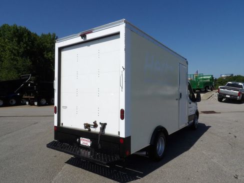 Used 2022 Ford Transit 350 DRW RWD image 7