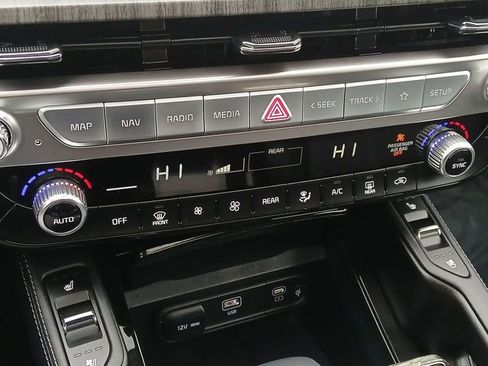 Used 2025 Kia Telluride EX w/ EX Captain's Chair Package image 19