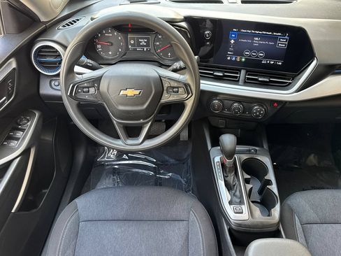 Used 2024 Chevrolet Trax LS w/ LS Convenience Package FWD image 17