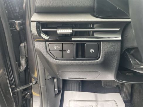 Used 2026 Kia Sportage LX FWD image 21