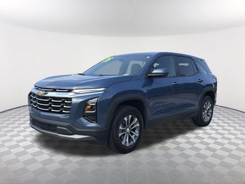 Used 2026 Chevrolet Equinox LT w/ Convenience Package II FWD image 3