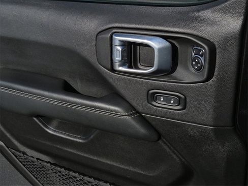 Used 2022 Jeep Wrangler Unlimited Sahara image 27