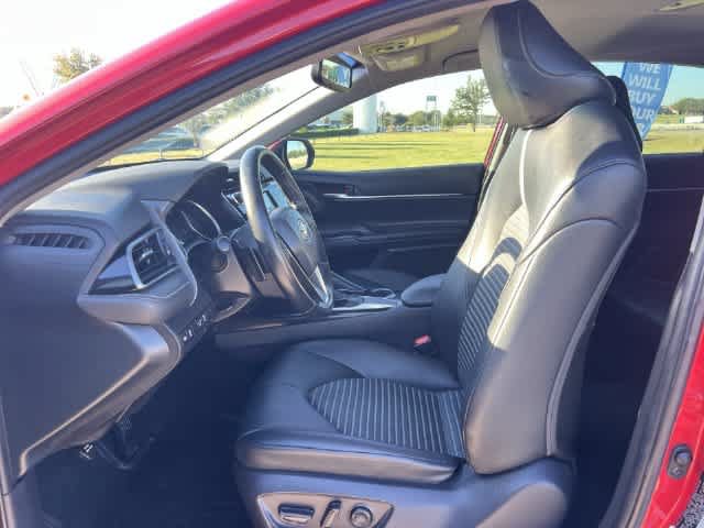 Used 2020 Toyota Camry SE w/ Convenience Package FWD image 11