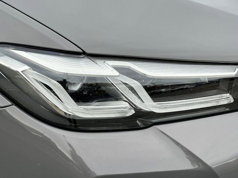 Used 2022 BMW 530e w/ Premium Package image 10