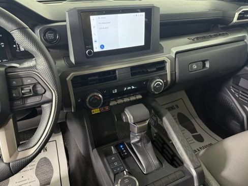 Used 2024 Toyota Tacoma SR5 AWD/4WD image 33