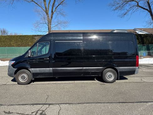 Used 2019 Mercedes-Benz Sprinter 2500 w/ Driver Convenience Package image 4