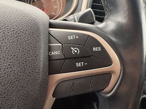 Used 2015 Jeep Cherokee Latitude FWD image 24