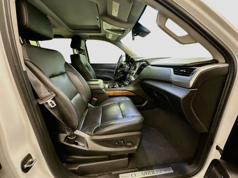 Used 2019 Chevrolet Suburban Premier AWD/4WD image 35