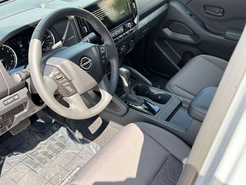 Used 2026 Nissan Frontier SV w/ All-Weather Content Package RWD image 4