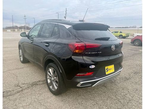 Used 2022 Buick Encore GX Essence w/ Experience Buick Package image 2