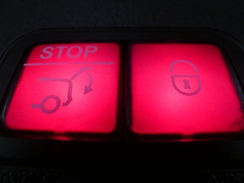 Used 2021 Mercedes-Benz GLB 250 4MATIC image 35