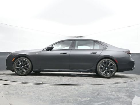 Used 2023 BMW 760i xDrive image 75