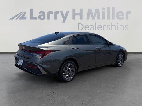 Certified 2024 Hyundai Elantra SEL FWD image 5