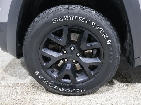 Used 2015 Jeep Cherokee Trailhawk w/ Comfort/Convenience Group image 9