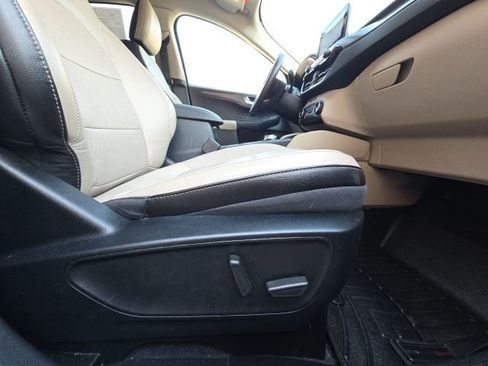 Used 2020 Ford Escape Titanium image 19