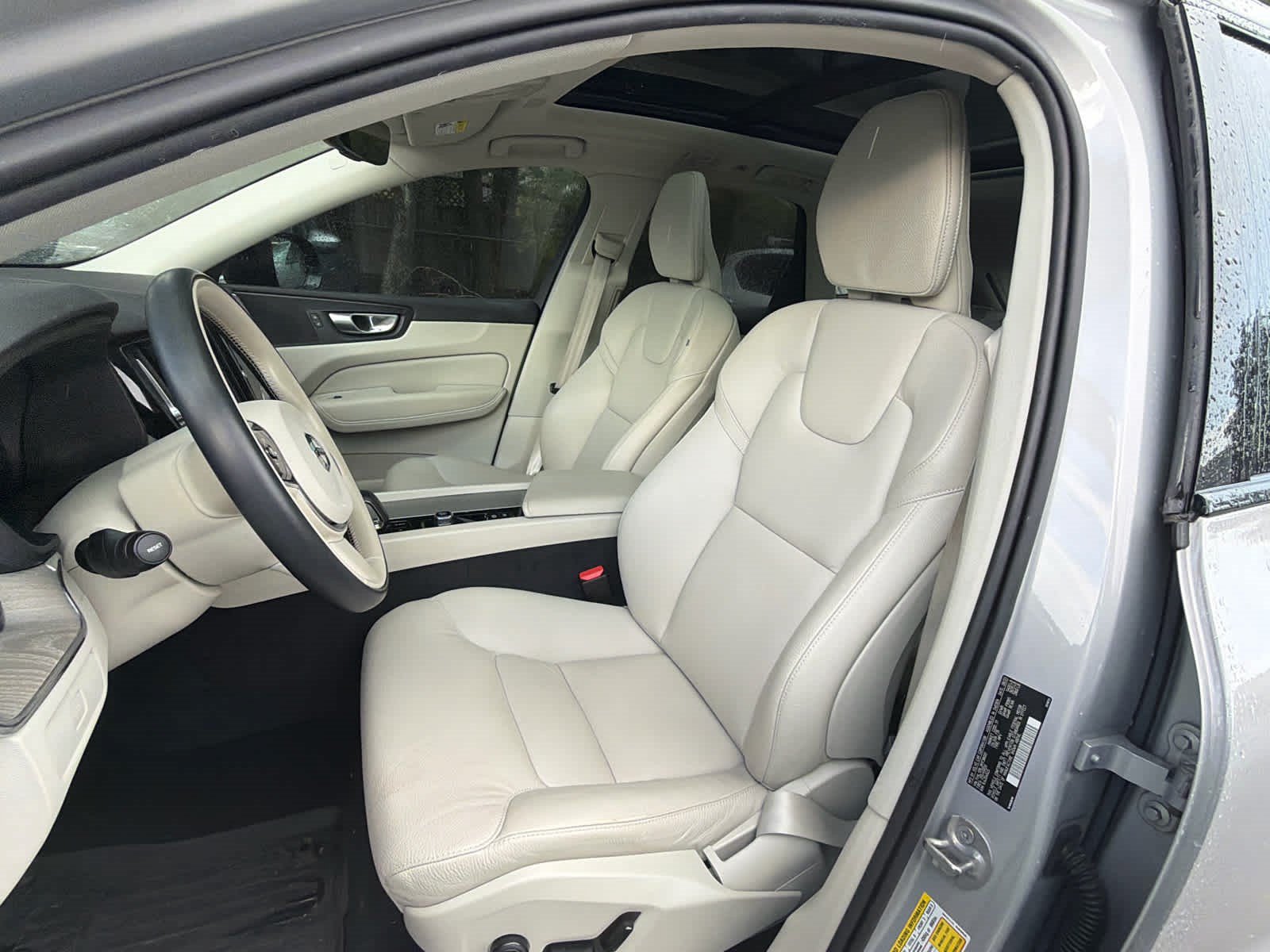 Used 2024 Volvo XC60 B5 Plus w/ Protection Package Premier AWD/4WD image 27