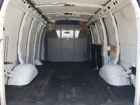 Used 2016 Chevrolet Express 2500 RWD image 10
