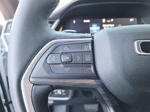 Used 2024 Jeep Grand Cherokee Limited w/ Black Appearance Package image 16